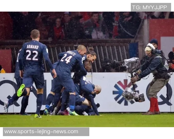 意甲激战波尔图与巴黎圣日耳曼战平乌龙球引发全场热议与十大精彩瞬间回顾