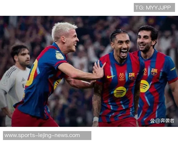 国王杯激战巴萨小胜曼联引发争议判罚全场沸腾