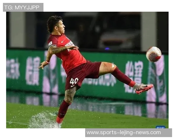 中超精彩对决AC米兰大胜那不勒斯帽子戏法引发争议判罚热议